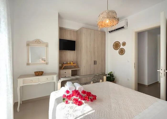 Santa Maria Mare * Naousa (Paros)