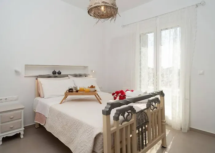 Santa Maria Mare Villa Naousa (Paros)