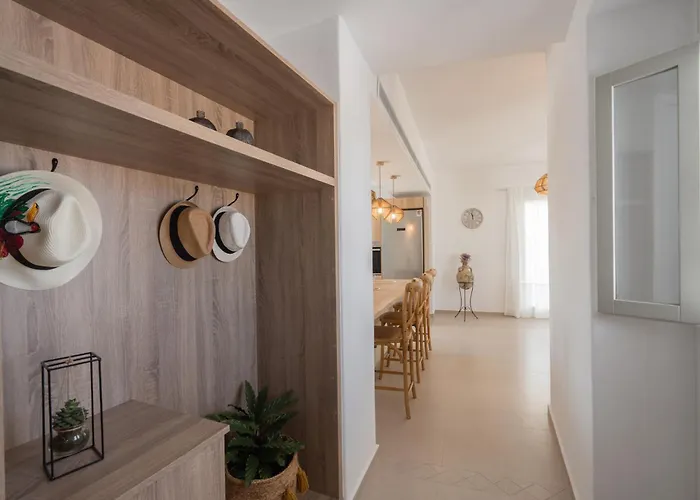 Villa Santa Maria Mare Naousa (Paros)