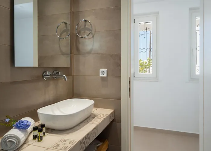 Villa Santa Maria Mare Naousa (Paros)