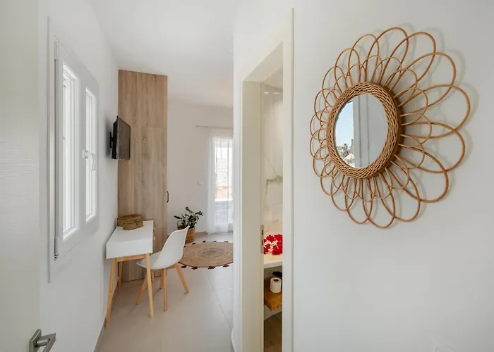 Santa Maria Mare * Naousa (Paros)